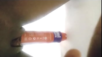 Insertando Bote Grande En Big Pussy