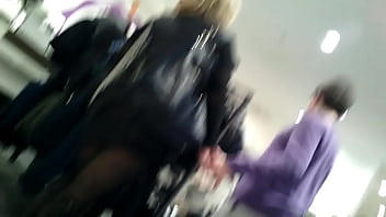 Serbian Milf Upskirt In Shop - Matorka Pokazala Guzicu U Sopingu