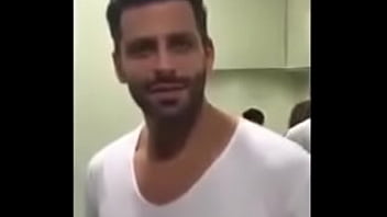 Henri Castelli Dando Uma Pegada Gostosa Na Mala