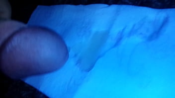 I_m Cumming Under Blacklight!!