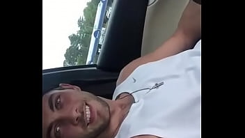 Loirinho Gostosão Punheta No Carro - Gayrotos -