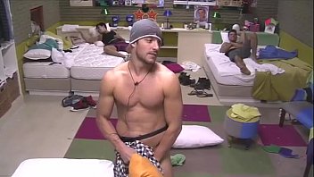 #gh2015 Francisco Otra Vez Queriendo Tirarse Desnudo En La Cama De Matias (sin Audio)