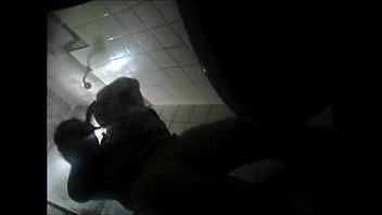 Mi Prima Bañandose - argentina, tia, prima, ducha, escondida, desnuda, morocha, flaca, camara, oculta, peluda, espiada - Video 5515354