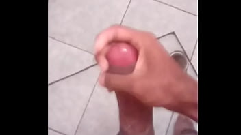 Magrelo Novinho Virgem Gozando No Chuveiro