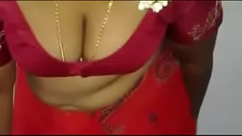 Hot Mallu Servant Aunty Saree Drop To Impress Young Boys