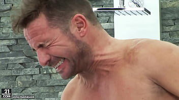 西洋男女836-DAVID 忍住射精叫聲的表情