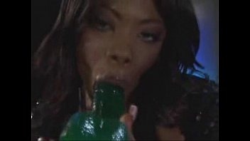 Morena Mostrando Seu Potencial