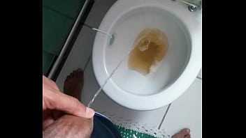 Macho Mijando Pela Manhã