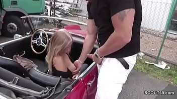 Alter Typ Fickt 18 Jahre Alte Und Schmale Anhalterin Lena Nach Der Schule