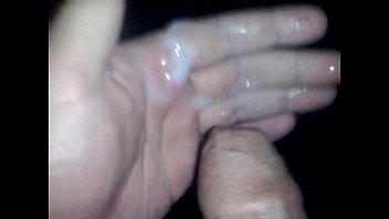 Se Hace Una Paja Hasta Acabar