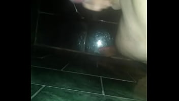 Punheta No Banheiro - cumshot, handjob, punheta, soloboy - Video 5552066