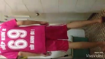 Vietnam boy mắc tè xử lu_n ra quần mới mua