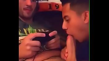 Hetero Se La Deja Mamar De Su Amigo