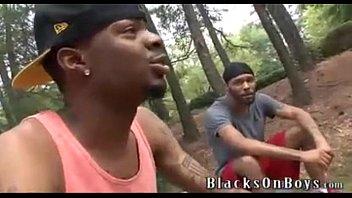 Dois Caralhudos Pegando Um Branquinho