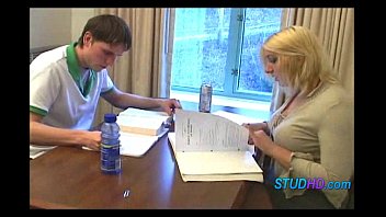 Hot babe fucks stud 1018