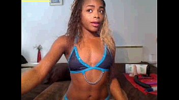 Morena Linda Mostrando A Bundinha Gostosa Na Webcam