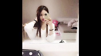 Hot Korean Babe Showing Off Her Body