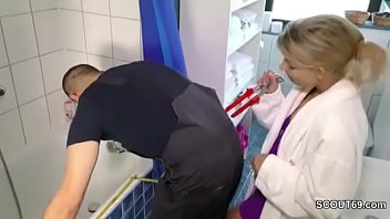 Teeny Will Ihren Ersten Fick Und Da Kommt Der Klempner