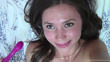 Filming Her Pussy Getting Poked With The Toy