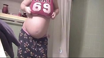 Pregnant Teen Bathroom Selfie - Pregnanthorny.com