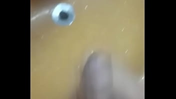 Punha Na Pia Do Banheiro
