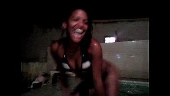 Novinha Putona Dançando Funk..