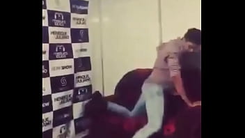 Vídeo Sertanejo Henrique Simulando Fazer Sexo - Famosos Nus