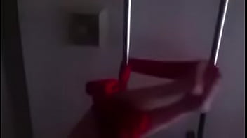 Chupando Amarrada De Cabeça Pra Baixo