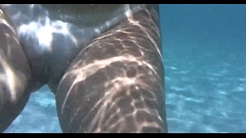 Gostosa Dentro D_agua No Porto Da Barra Salvador Bahia