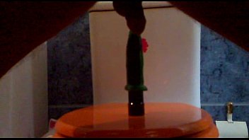 Tuga Com Vibrador No Cú