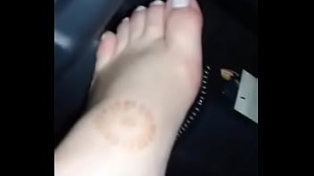Sexy Amateur Masturbates In A Moving Car And Shows Her Sexy Feet