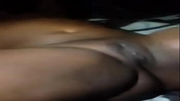 Zimbabwean Girl Shows Off Pussy!