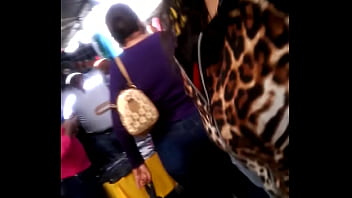 Madura Nalgona En El Mercado