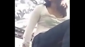 Chica-oxxo-en-el-parque