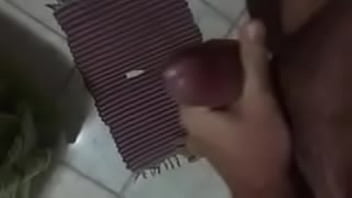 Fazendo O Almoço E Batendo Uma Punheta