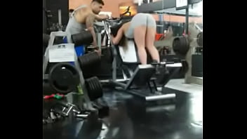 Safada Gaúcha Adora Se Exibir Na Academia