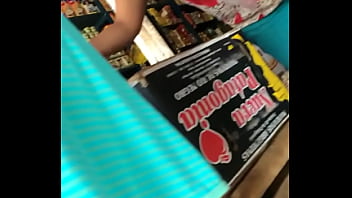 Upskirt Boliviano En Tanga Rosa