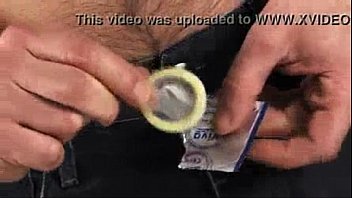 Esta Ricura Nos Enseña A Ponernos El Condon