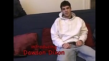 Novinho Pirocudo Capricha Na Bronha E Exibe Corpo