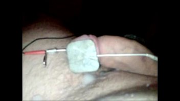 Er Spritzt Unter Strom In Der Eichel