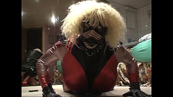 Roxina2008crazygurlinhotgloved050408xxl