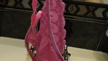 Pissing On Wife Panties, Meando En Las Bragas De Mi Mujer