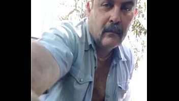 Lindo Coroa Batendo Punheta Fora Do Carro