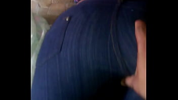 Apretando Las Nalgas De Mi Cuñada