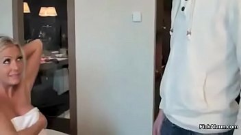 Geile Teen Bitch Fickt Mit 3 Typen Direkt Nacheinander