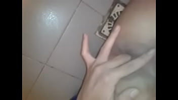 Un Poquito De Deditos En La Colita