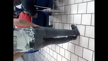 Chavo Sexy En El Banco