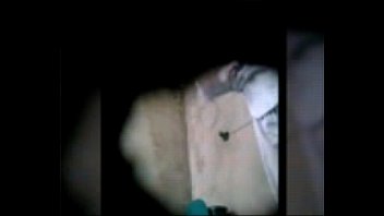 Amiga Espiada Orinando En El Baño