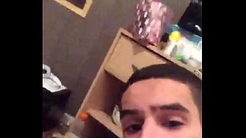 Chris Mostrando A Bundinha Da Esposa