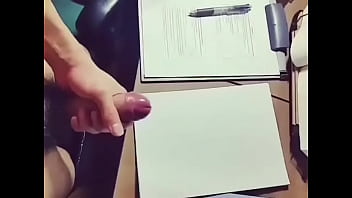 Đang học mà ngồi lấy cặc ra vuốt